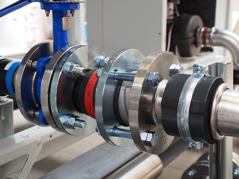 Detail van technische ondersteuning aan een koelinstallatie van Kurios Service